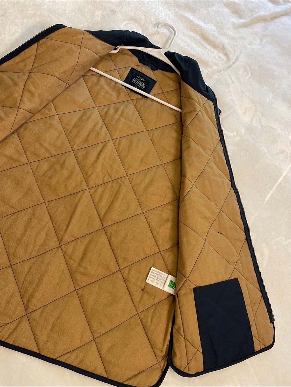 J. Crew Quilted Vest in Navy S NWOT - Picture 5 of 7